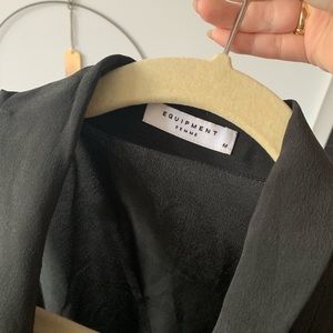 Open shoulder 100% silk Equipment black shirt